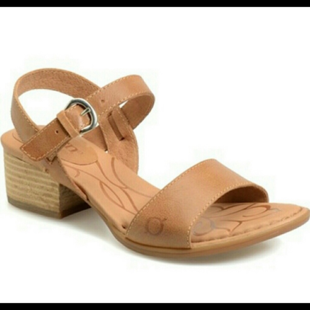 ISO Born Doree Sandal 6.5 or 7!!!